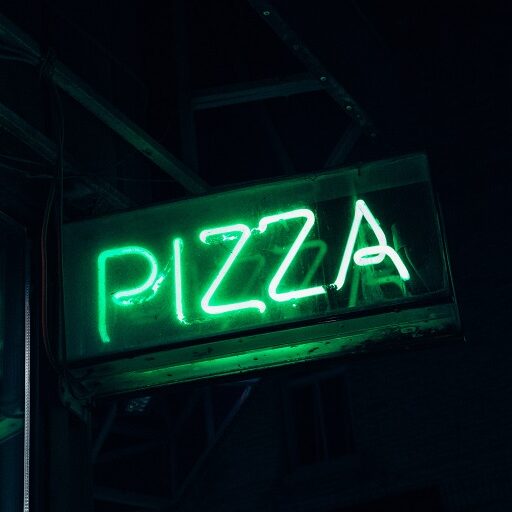 Come aprire una pizzeria e iniziare a guadagnare da subito 1 insegna pizza