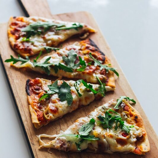 Come aprire una pizzeria e iniziare a guadagnare da subito 4 tagliere pizza